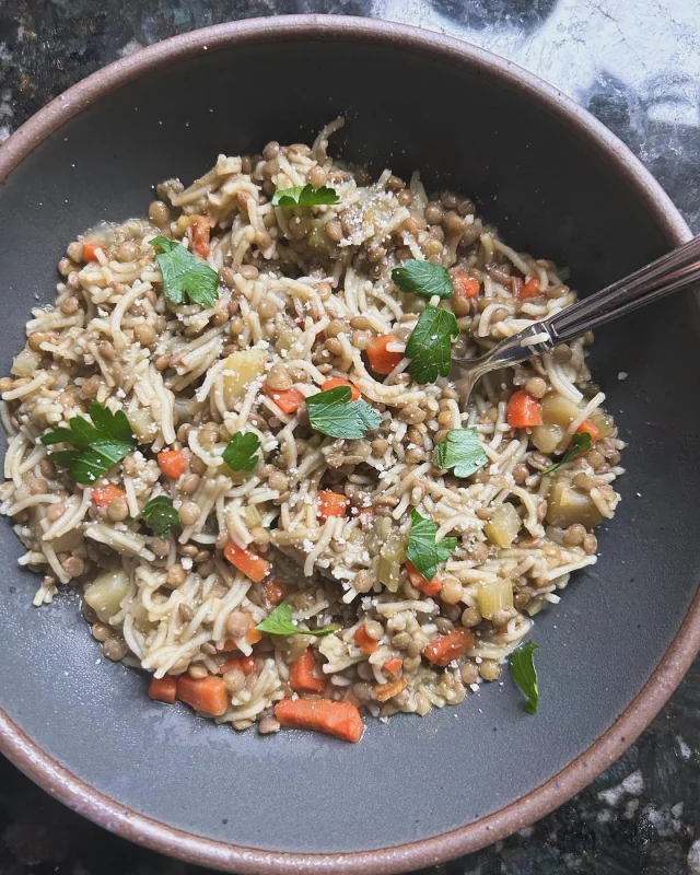Pasta con Lenticchie… to me, you are perfect
 
The recipe for this dish is from @sepps #CookingwithNonna cookbook, and it’s so nice I’ve made it twice (this time with a potato added in). 

It’s comforting, it’s packed with #plantbased protein from lentils, and it makes your house smell amazing. And it’s an easy, one-pot meal. Like I said, perfect.

#meatfreecookbookery #vegan #veganitalianfood #lentils #plantbasedfood #whatveganseat #veganfoodshare 
#cookingwithnonnacookbook #vegancookbook