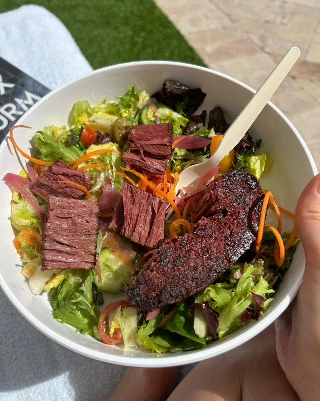 A peek at last weekend - a mamas getaway to beautiful #PalmBeach, Florida, where I’m trying to become a regular at @eaupalmbeach (it was my 2nd time).

Thank you Eau for your amazing *everything* but special thanks for always having #veganfriendly options on the menu. 

The “meat” in the first photo was called something like “plant based chunk meat” on the menu which I’ll admit might not inspire most people to order it, but ya know, I’m me… 

#veganfood #vegantravel #whatveganseat #plantbased #floridavegan #veganpalmbeach #eauresort