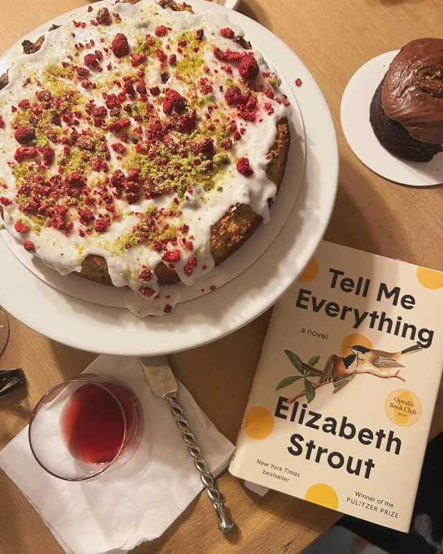 Another birthday in the books. 📚🍷🍰

Thank you to my book club for celebrating with me last week & @charlotteshomekitchen for making this beautiful #vegan & #glutenfree Love Cake!