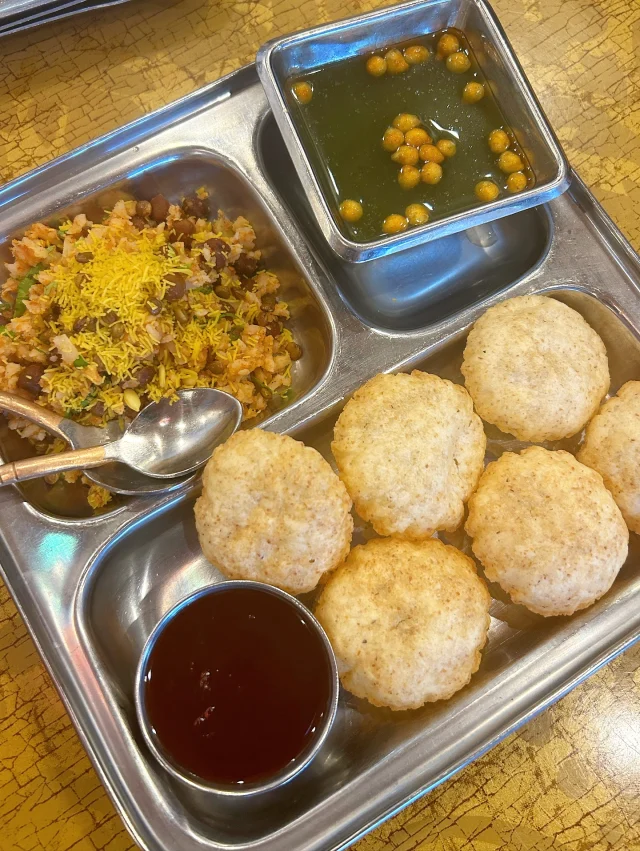 Last night at @masalakraftcafe #vegetarian #indian restaurant in #Hartsdale, NY with tons of #vegan options (including a delicious mango lassi not pictured). Caught up with some dear friends over Pani Puri, Spring Dosa, Veg Thali with Tofu Tikka, and Okra Eggplant Curry. Deliciousness! 🌱