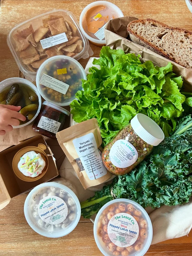 @hastingsfarmersmarket goodies 👩🏻‍🌾🥬🥖🫘🧁